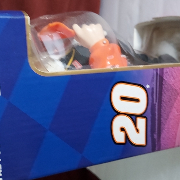 Santa Figurine Cheering for Nascar #20 Tony Stewart in Box. - Picture 2 of 6